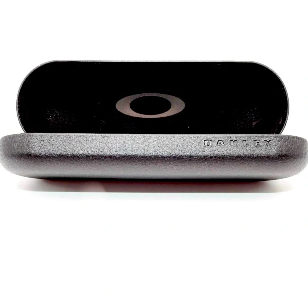 Oakley Unisex Vintage Black Hardshell Sunglass Case with Clamshell Closure